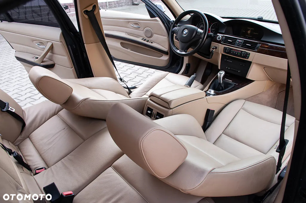 BMW Seria 3 325i - 30