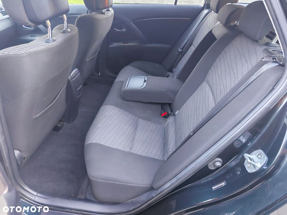 Toyota Avensis 1.8 Sol plus NAVI - 25