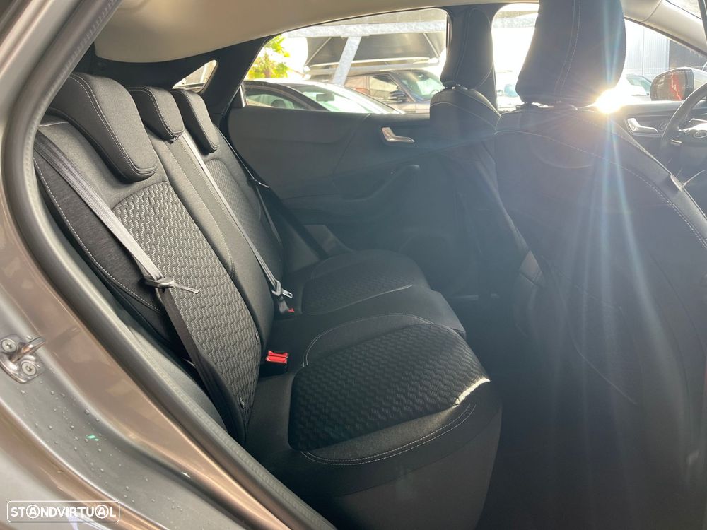 Ford Puma 1.0 EcoBoost Hybrid TITANIUM - 44