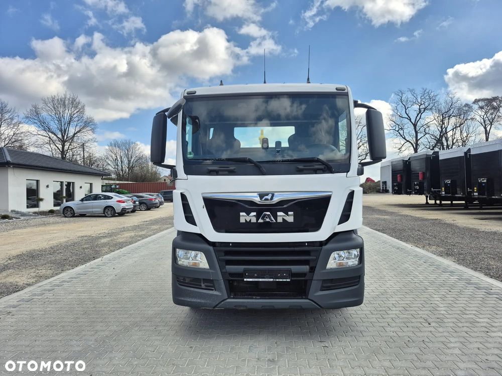 MAN TGS 26.460 / HAKOWIEC/ HYVA / OŚ SKRETKA - 2