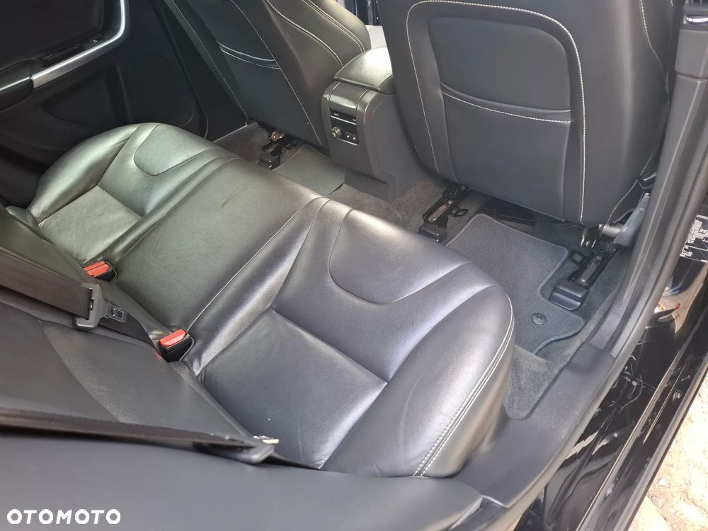 Volvo V60 D6 AWD Plug-in Hybrid R-Design Summum - 15