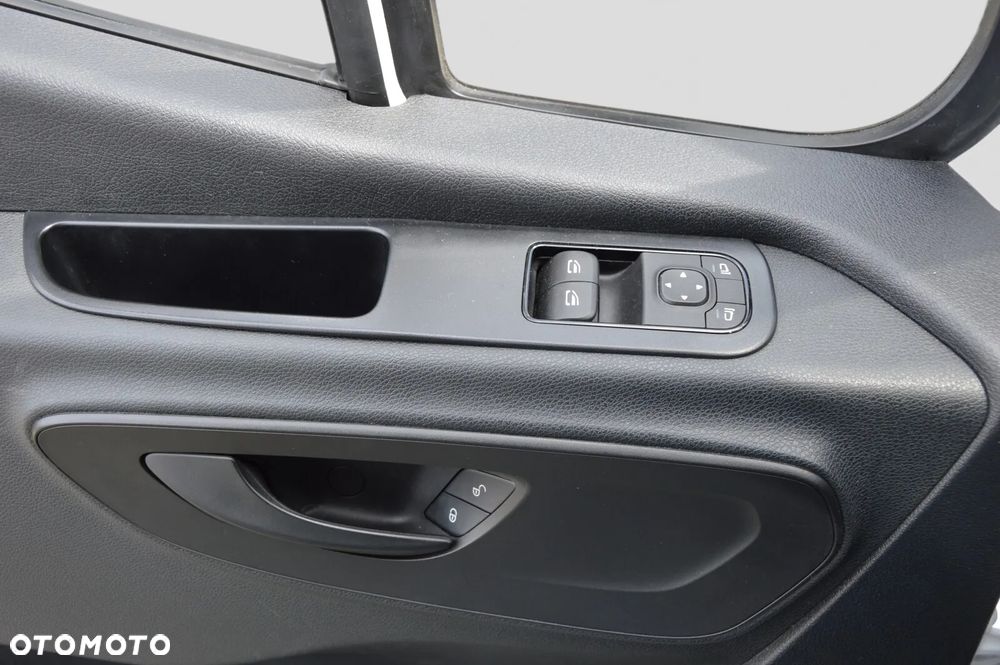 Mercedes-Benz Sprinter - 16