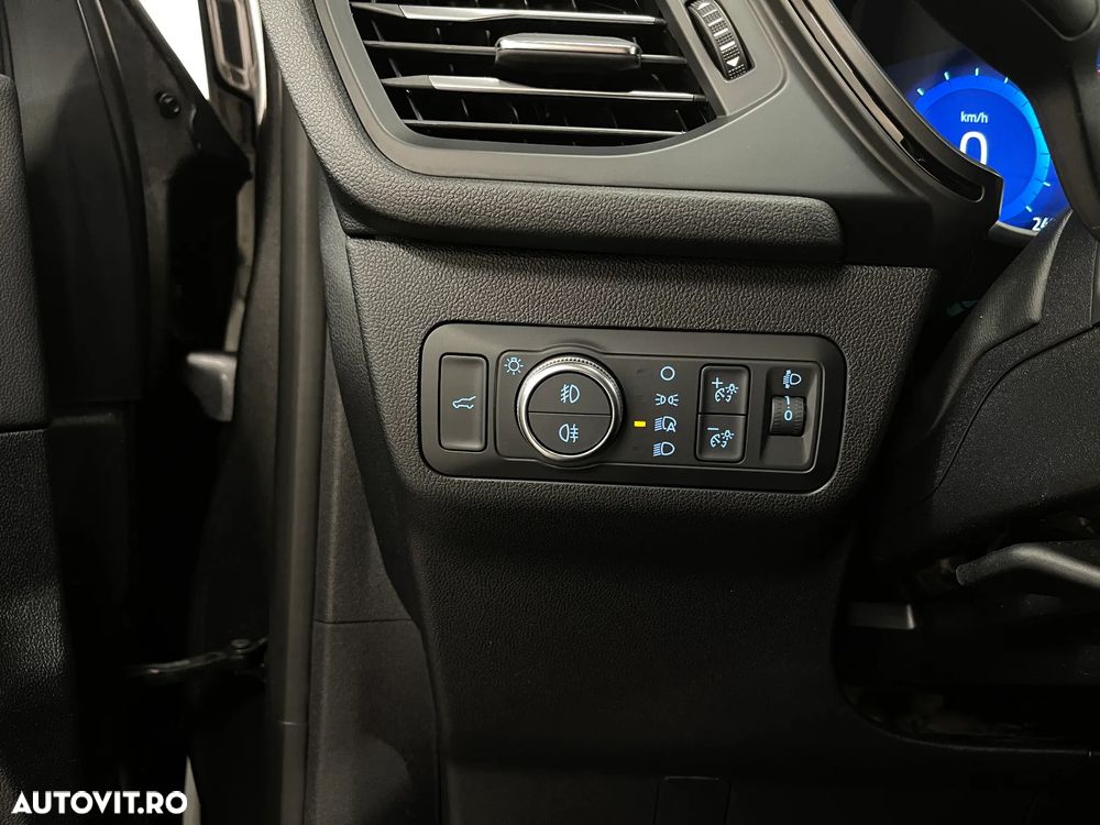 Ford Kuga 2.5 Duratec FHEV 4x4 ST-LINE X - 27