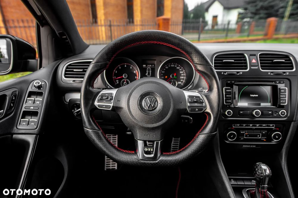 Volkswagen Golf 2.0 GTI DSG adidas - 26