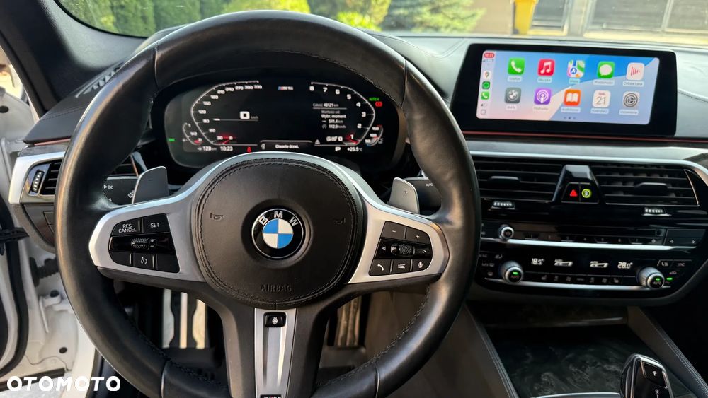 BMW Seria 5 M550i xDrive sport - 10