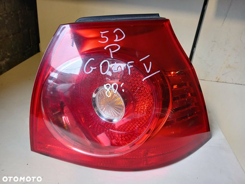 Volkswagen Golf V  Lampa tylna  prawa. - 1