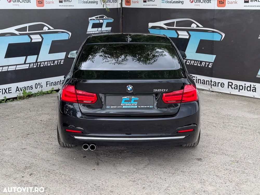 BMW Seria 3 320i Aut. Luxury Line - 39