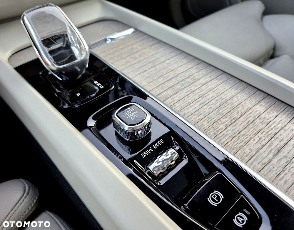 Volvo XC 60 T6 Plug-In Hybrid AWD Inscription - 11