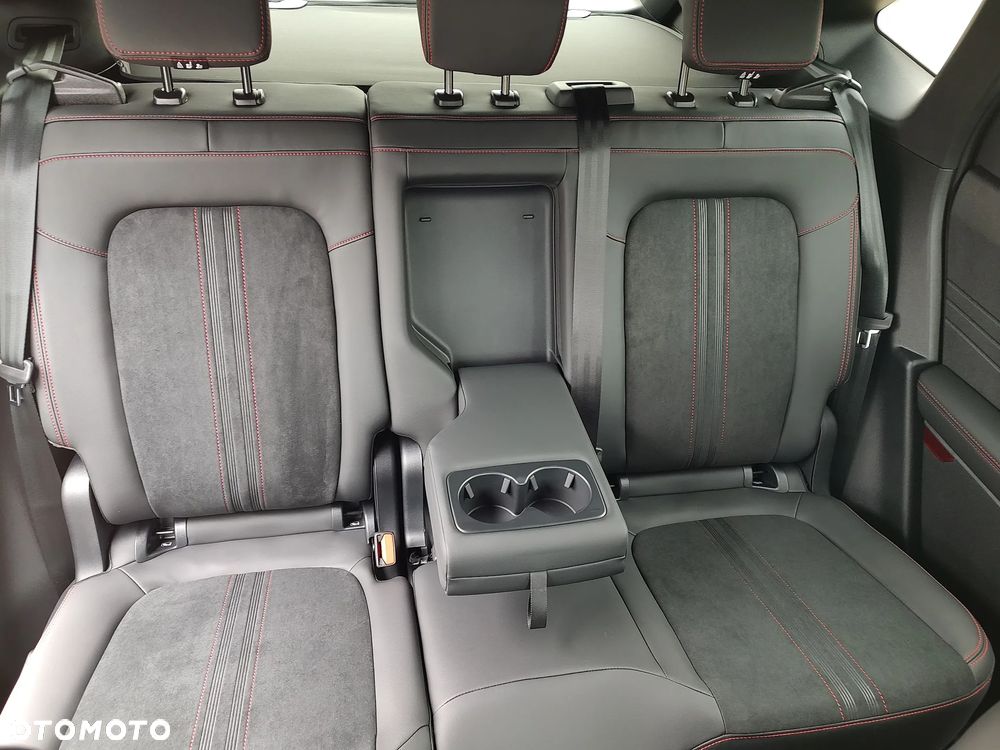 Ford Kuga 2.5 Duratec FHEV ST-LINE X - 17