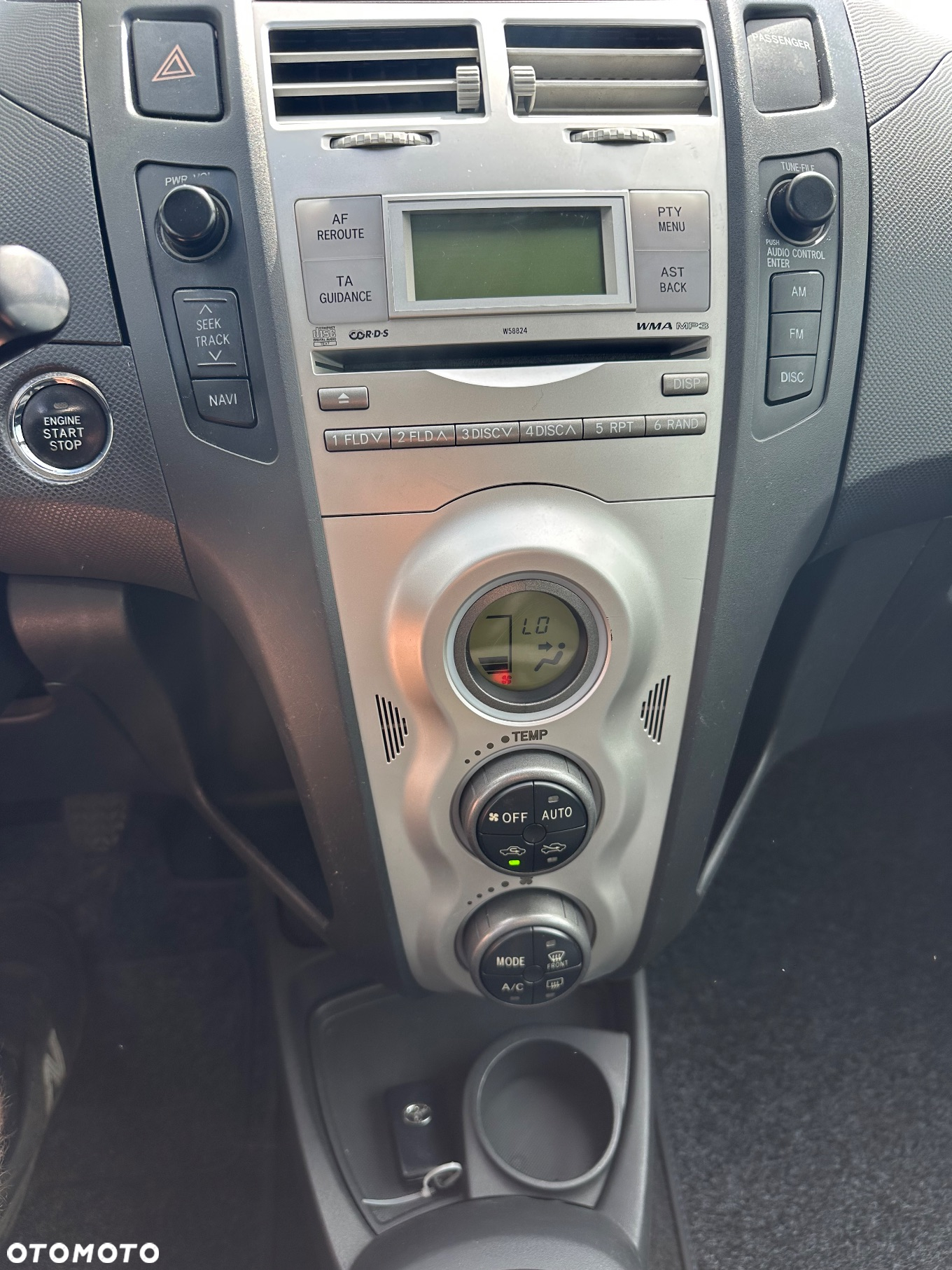 Toyota Yaris 1.4 D-4D Comfort - 24