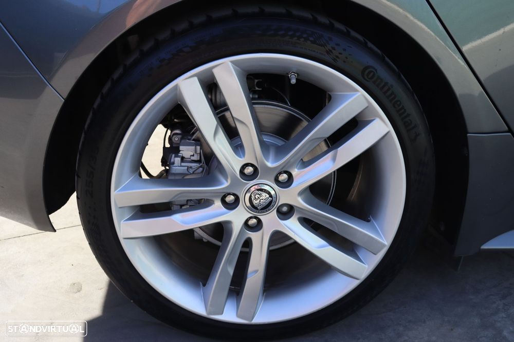 Jaguar XE 2.0 D R-Sport - 8