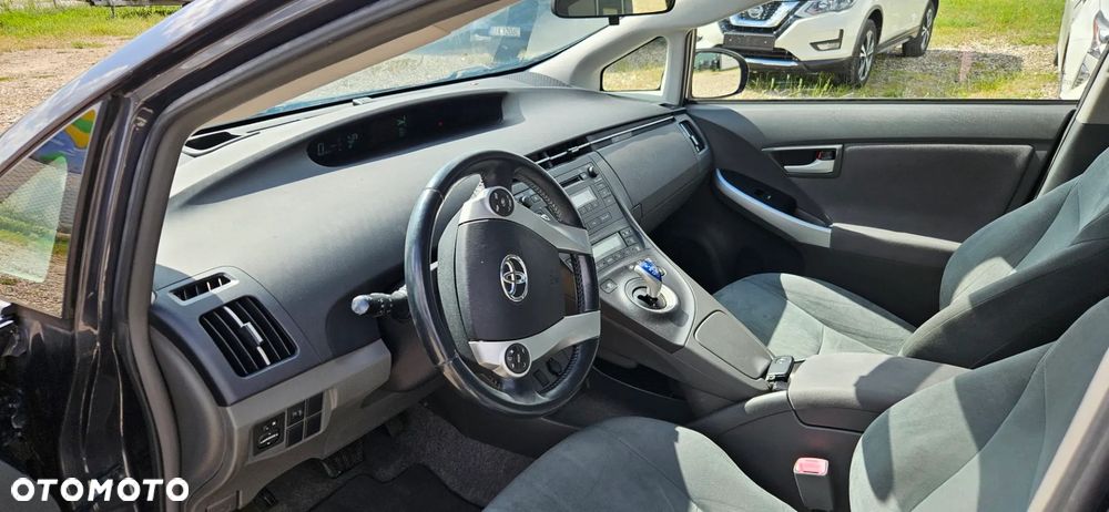 Toyota Prius (Hybrid) - 16