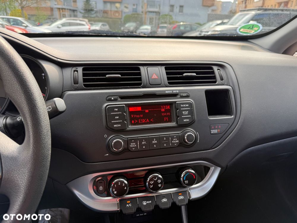 Kia Rio 1.2 Attract - 18