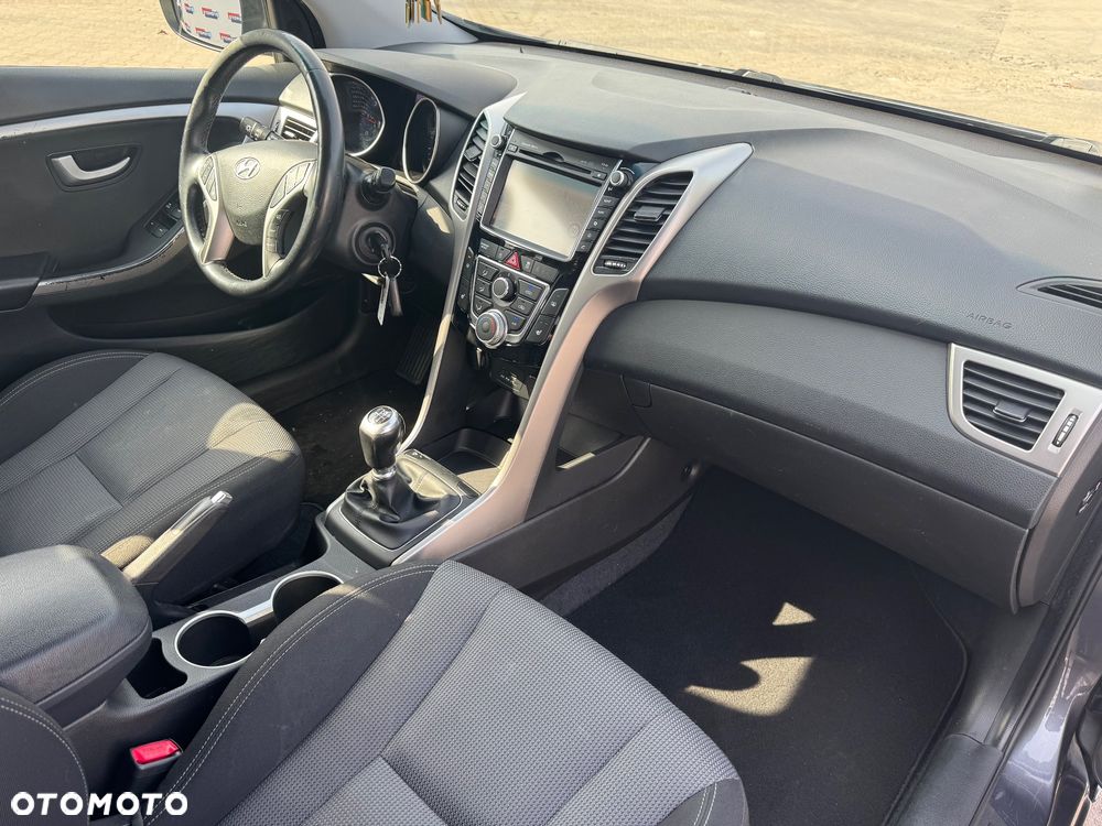 Hyundai i30 blue 1.6 CRDi Classic Navigation - 23