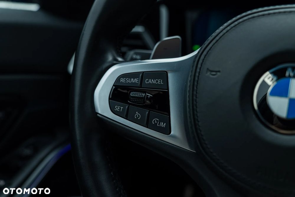 BMW Seria 3 330i xDrive M Sport - 33