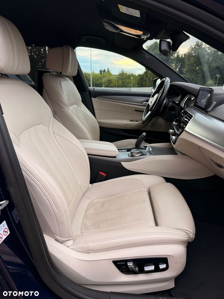 BMW Seria 5 520d M Sport - 10