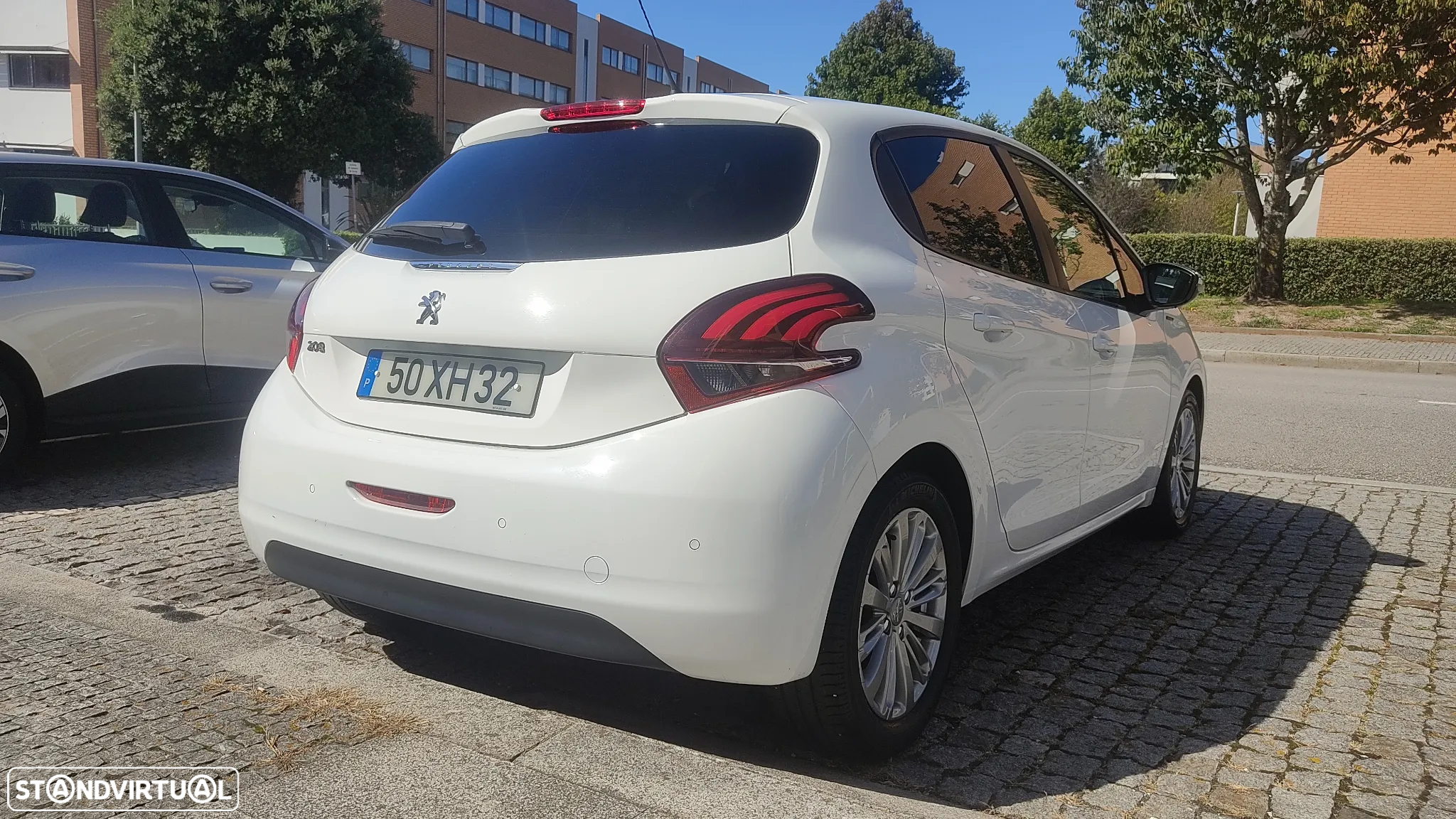 Peugeot 208 1.2 PureTech Signature - 4