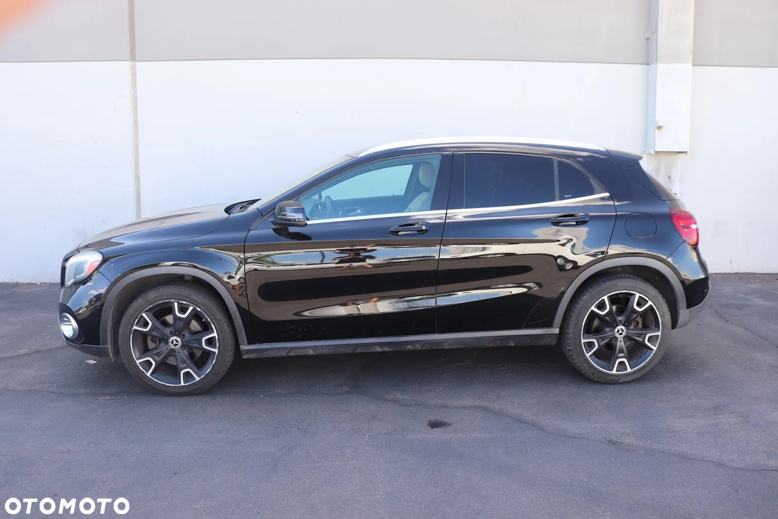 Mercedes-Benz GLA - 2