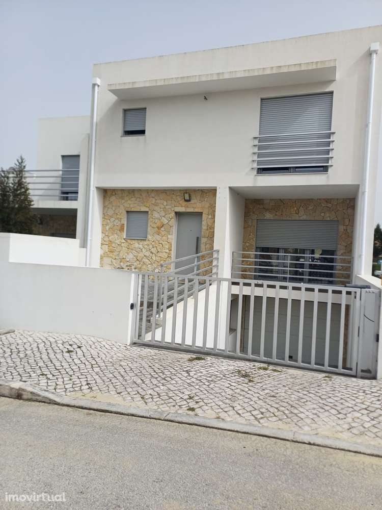 Moradia T3 Logradouro cave com garagem Sesimbra - Grande imagem: 3/6