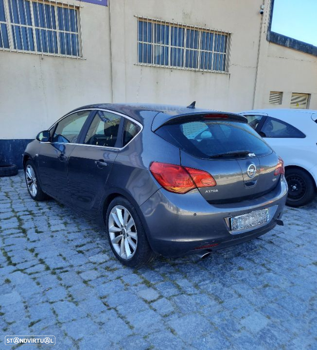 Opel Astra J 2.0 Cdti 2010 para Peças - 4