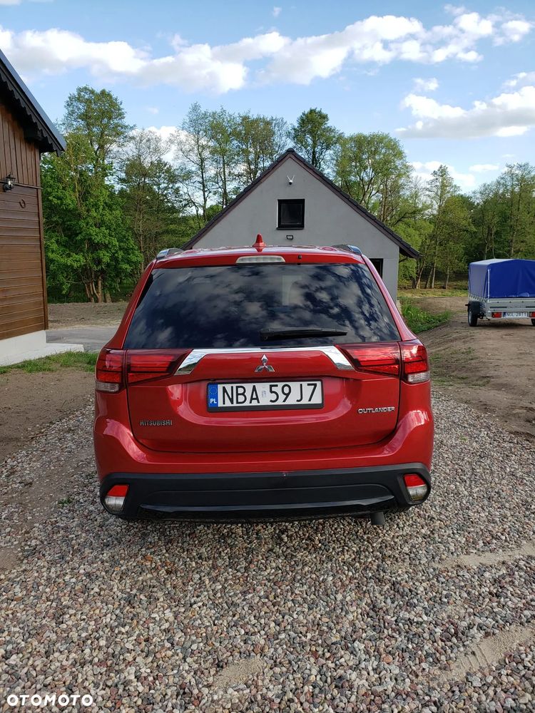 Mitsubishi Outlander - 2