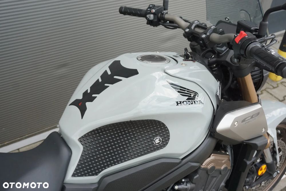 Honda CB - 8