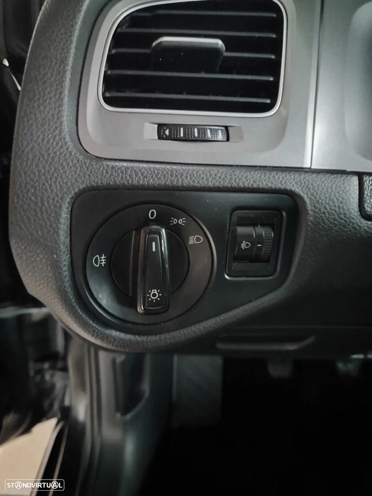 VW Golf 1.6 TDi Trendline BlueMotion - 23