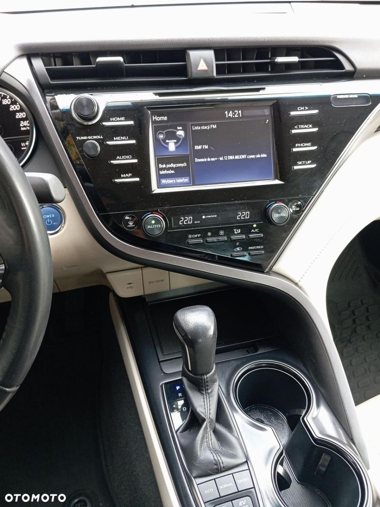 Toyota Camry 2.5 Hybrid Comfort CVT - 18