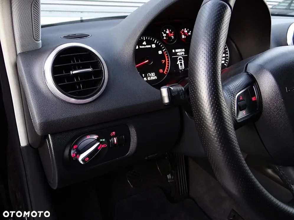 Audi A3 Sportback 1.8 TFSI quattro Ambiente - 27