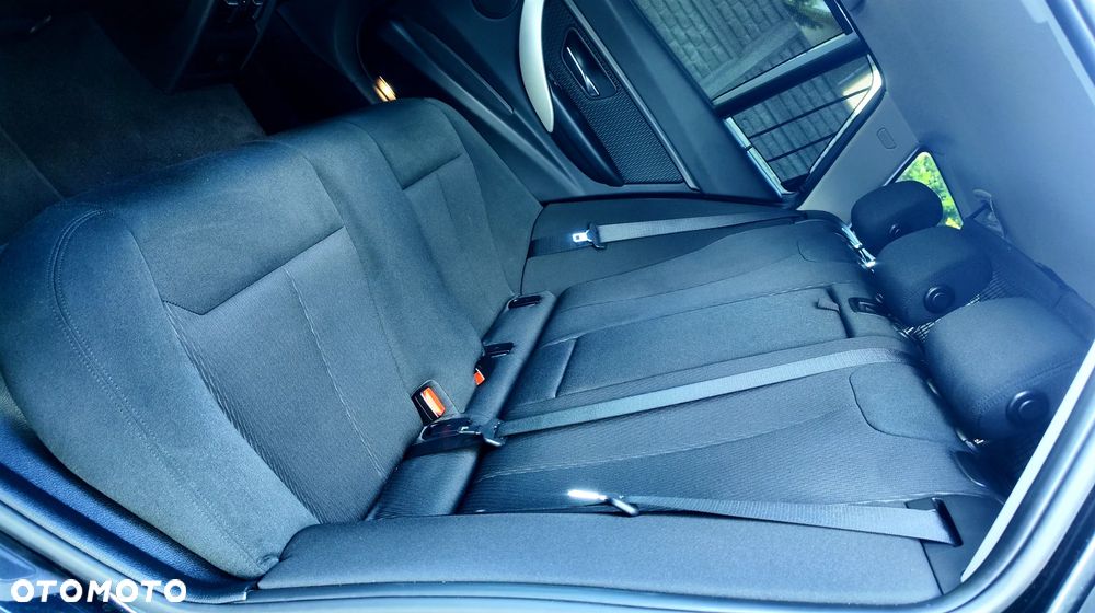 BMW Seria 3 318d Blue Performance Sport Line - 15