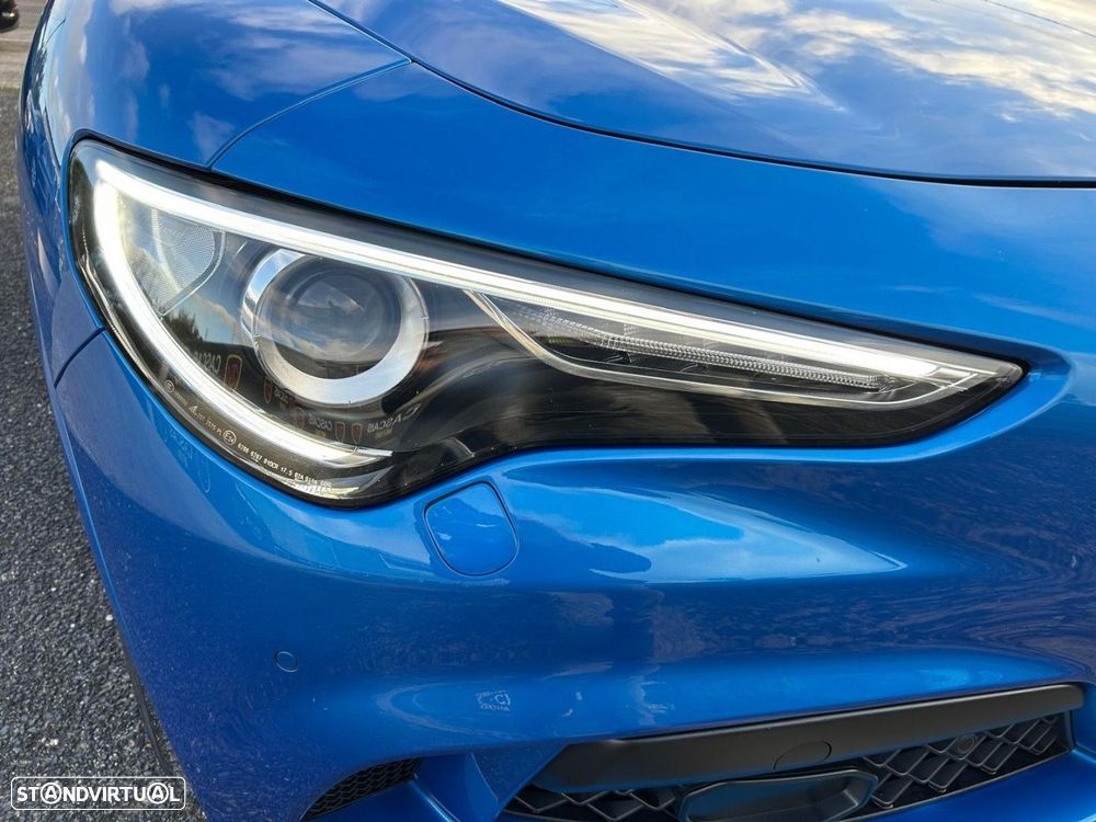 Alfa Romeo Stelvio V6 2.9 Bi-Turbo AT8-Q4 Quadrifoglio - 38