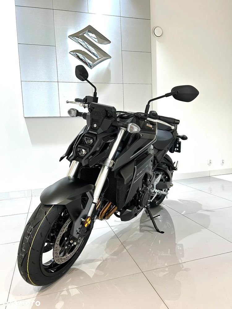 Suzuki GSX - 3