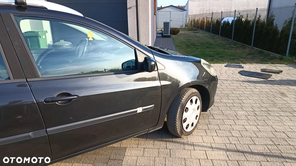 Renault Clio 1.2 16V Campus - 10
