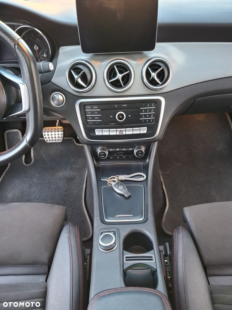 Mercedes-Benz CLA 200 7G-DCT - 7