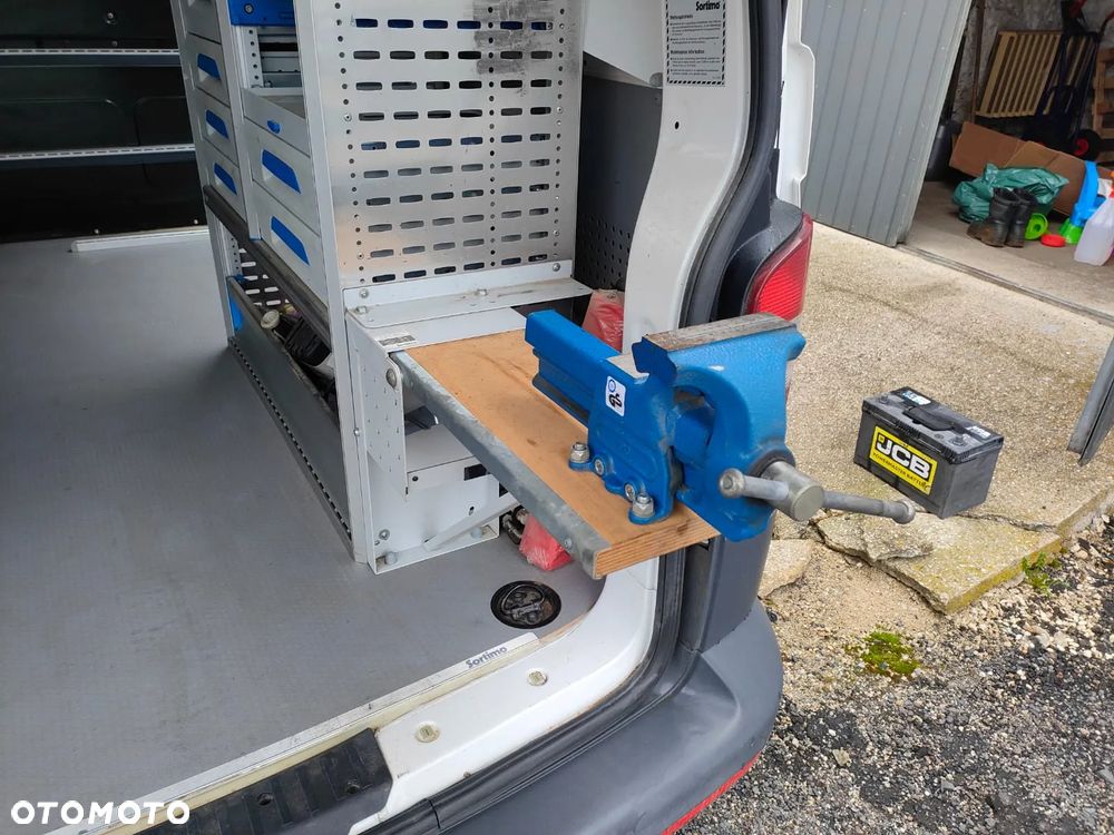 Volkswagen T5 BLASZAK - 15