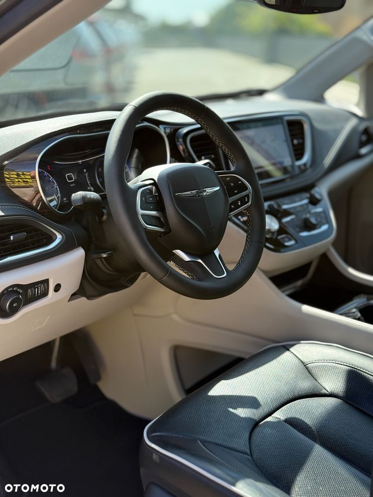 Chrysler Pacifica - 15