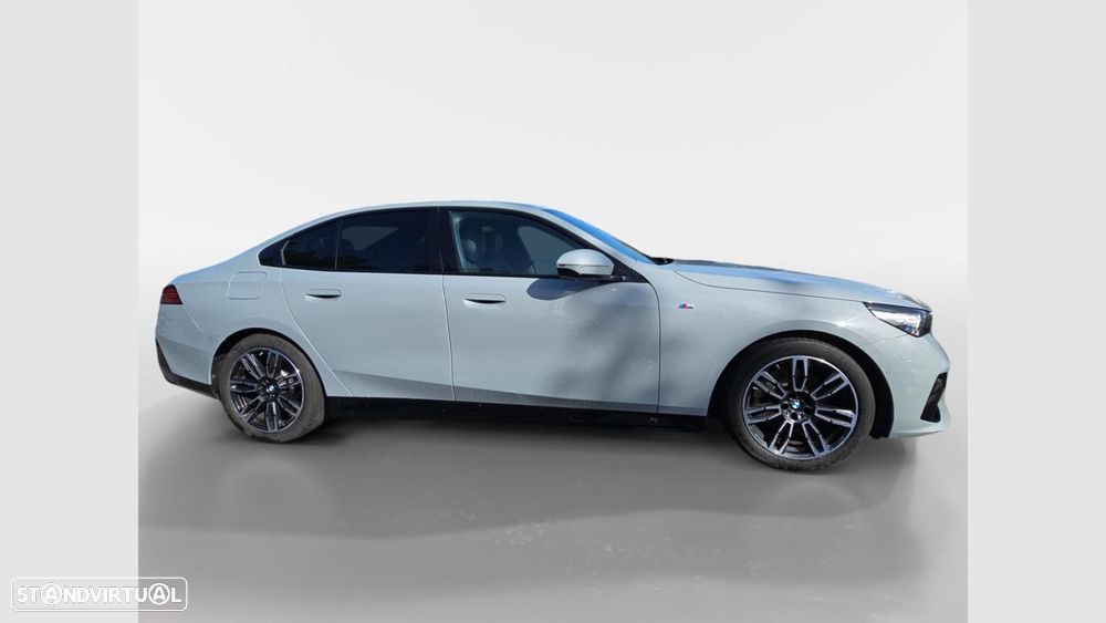 BMW 520 d Pack Desportivo M - 8