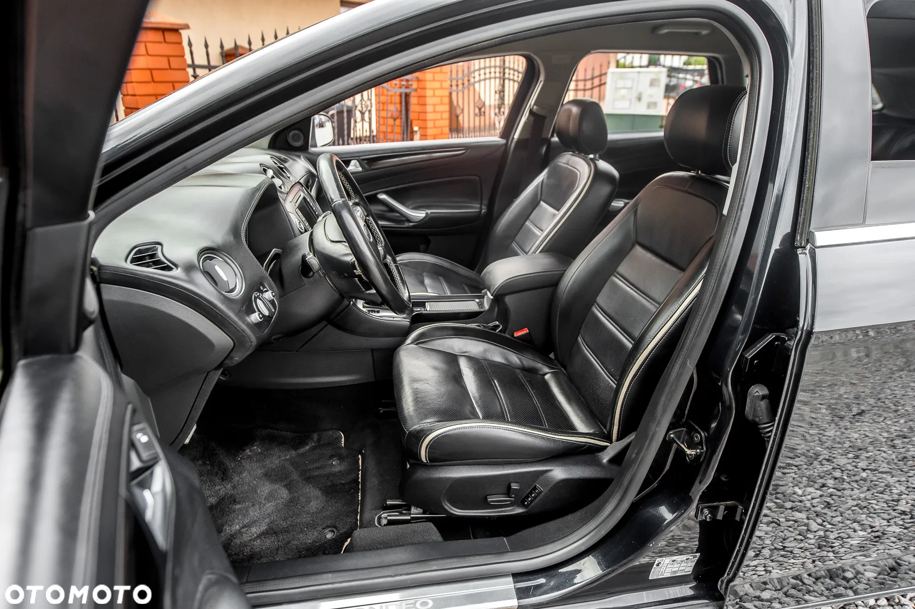 Ford Mondeo 2.0 EcoBoost Start-Stopp Autom Titanium - 16