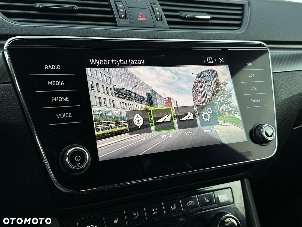 Skoda Superb 2.0 TSI Sportline DSG - 25