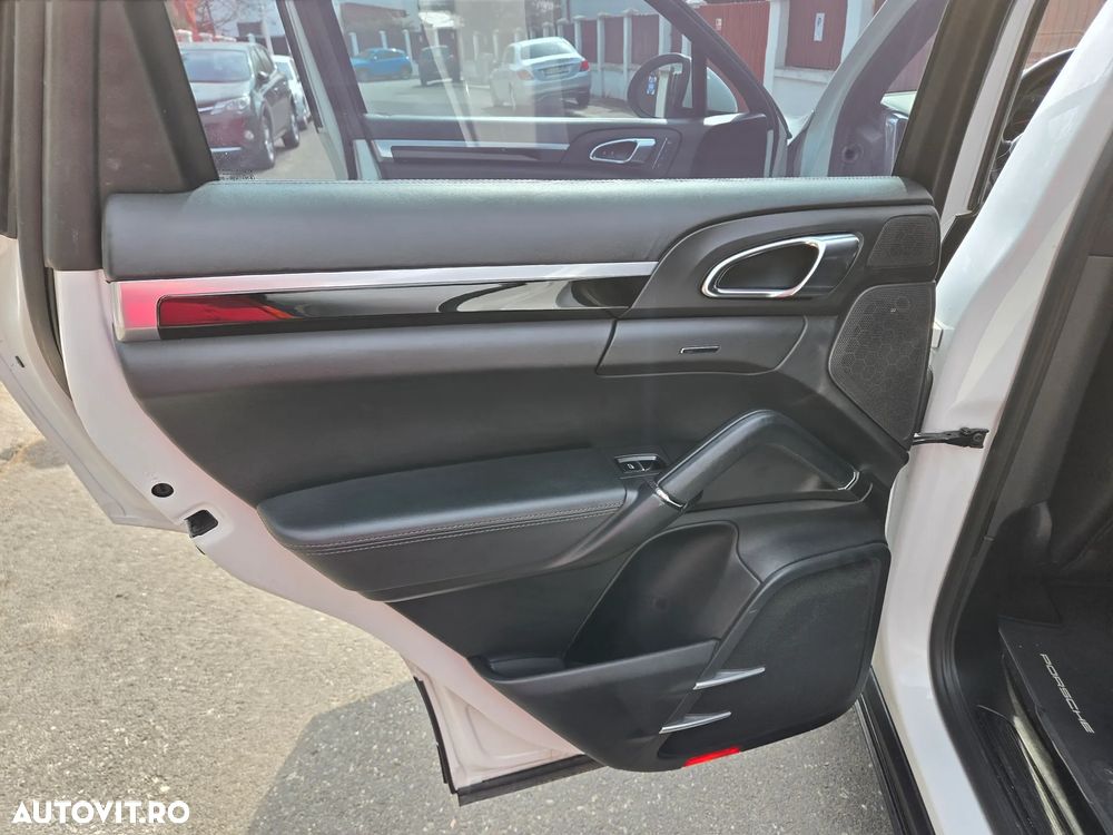 Porsche Cayenne 3.0TD TipTronic - 13