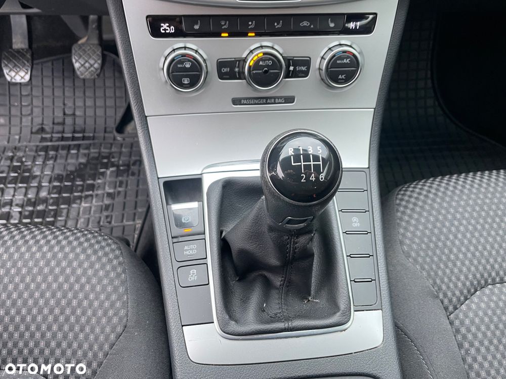 Volkswagen Passat 1.6 TDI Comfortline - 9