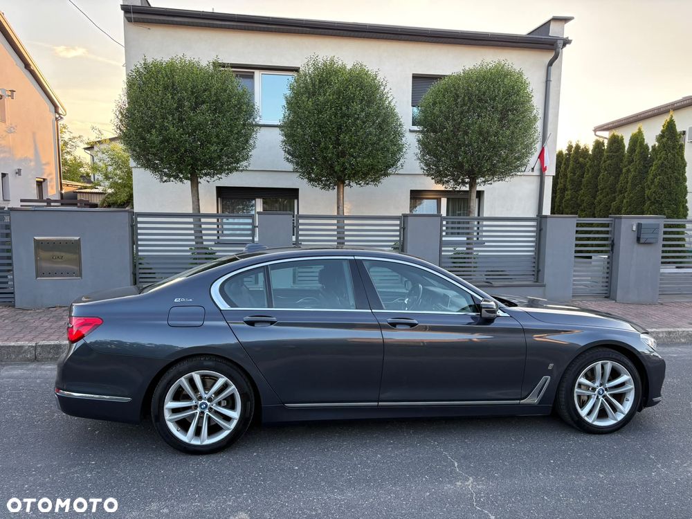 BMW Seria 7 740e iPerformance - 24