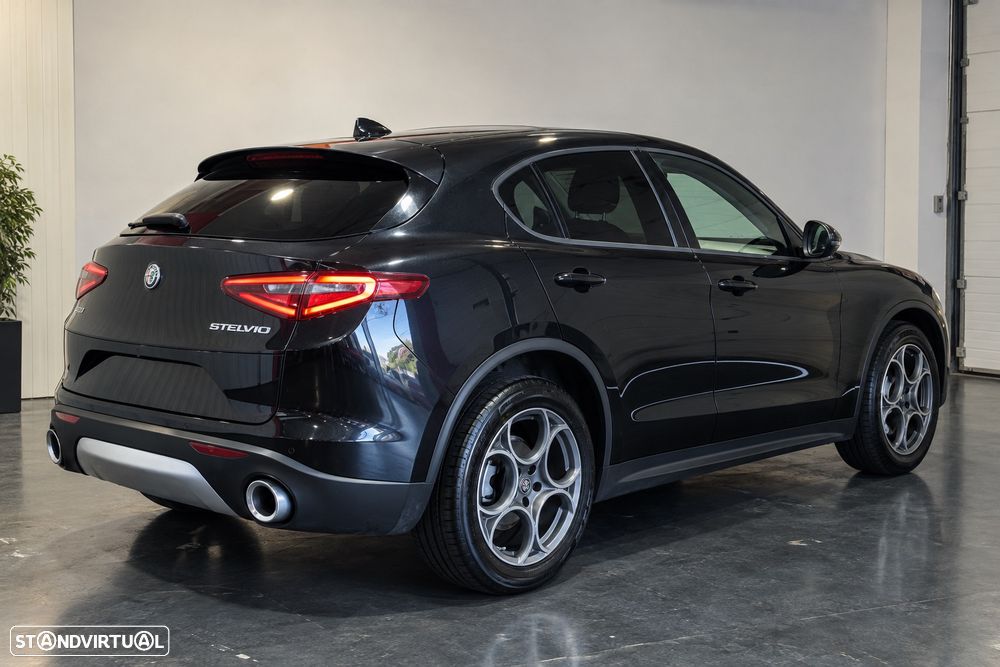 Alfa Romeo Stelvio 2.2 16V AT8-Q4 Executive — fotografia 29