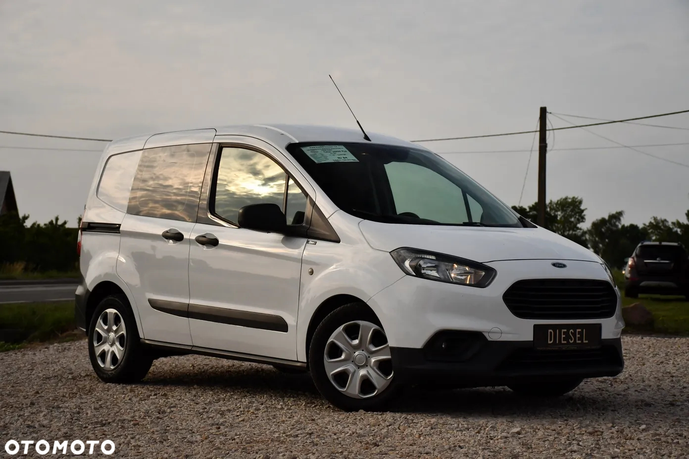 Ford Transit Courier - 12