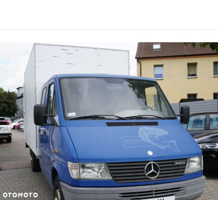 Mercedes-Benz Sprinter - 11