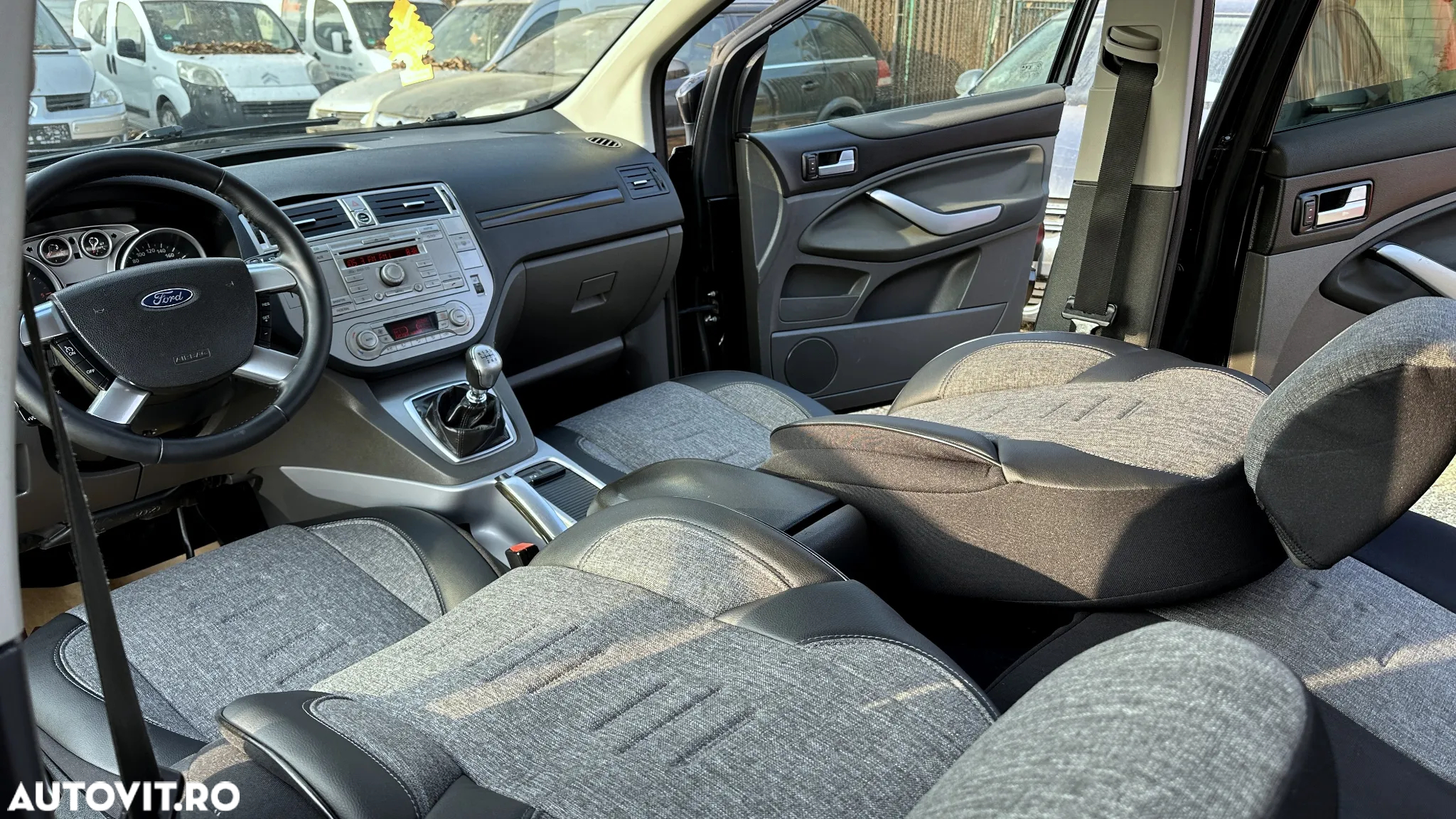 Ford Kuga 2.0 TDCi 2x4 Titanium - 8