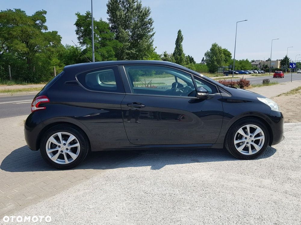 Peugeot 208 - 4