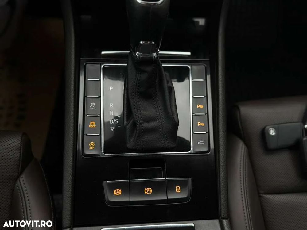 Skoda Superb Combi 2.0 TDI DSG Laurin & Klement - 26