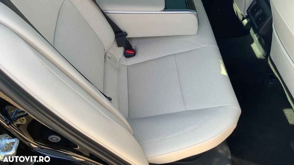 Toyota Camry 2.5 HEV Luxury - 28
