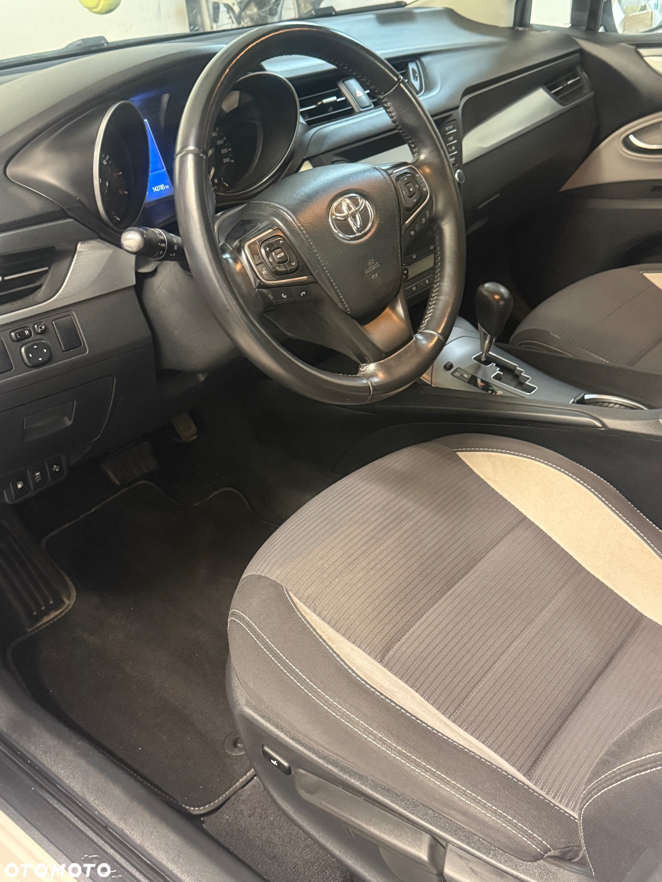 Toyota Avensis - 16